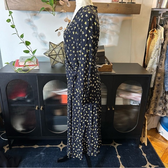 H&M Patterned Wrap-Front Dress - Picture 5 of 9